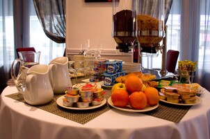 Daily continental breakfast (EUR 10 per person)