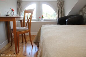 Dobbeltrom | Skrivebord, blendingsgardiner og lydisolert