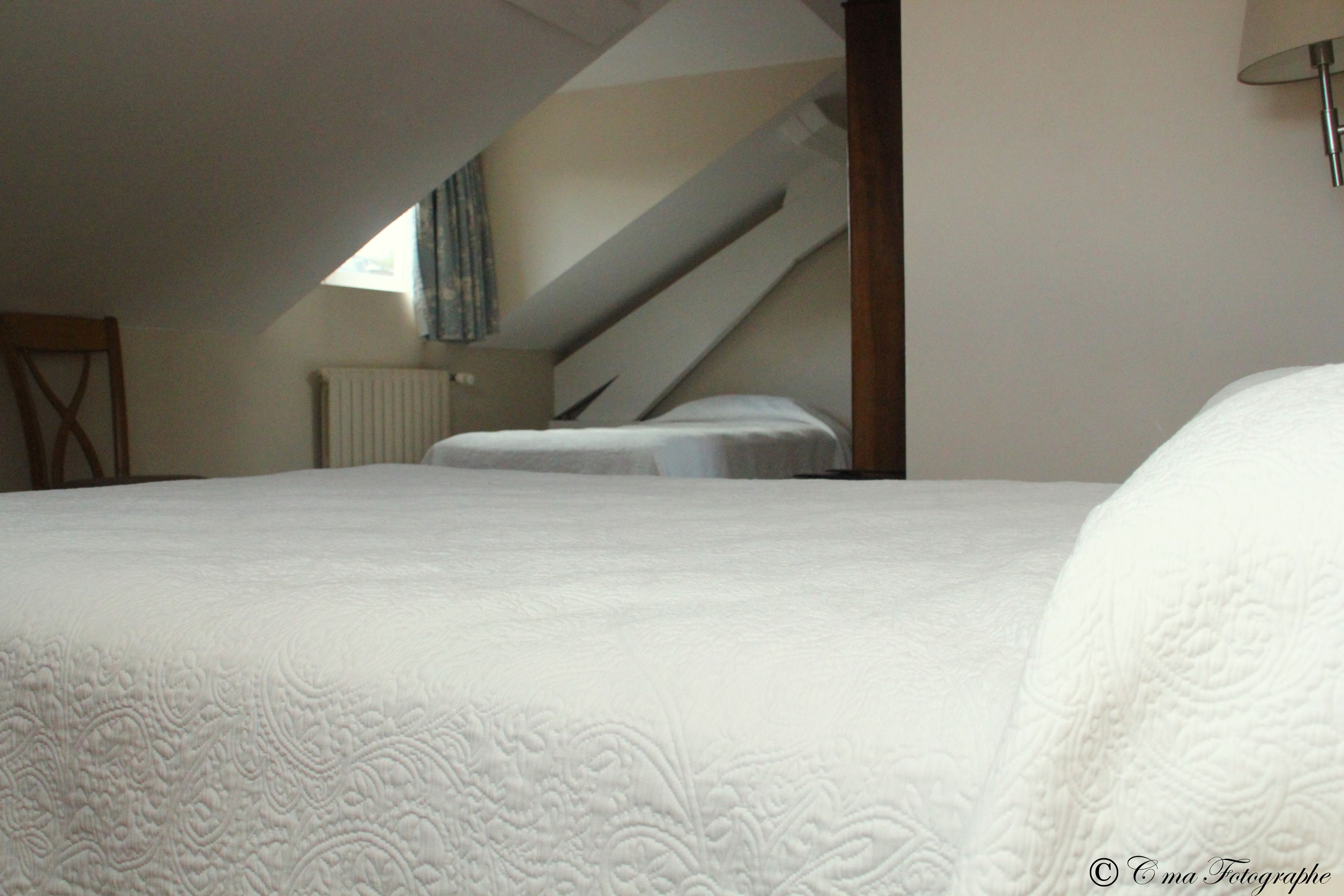 triple room | desk, blackout curtains, soundproofing, rollaway beds