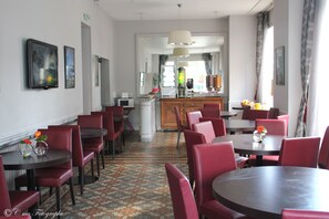 Lunsj og middag serveres, regionale retter