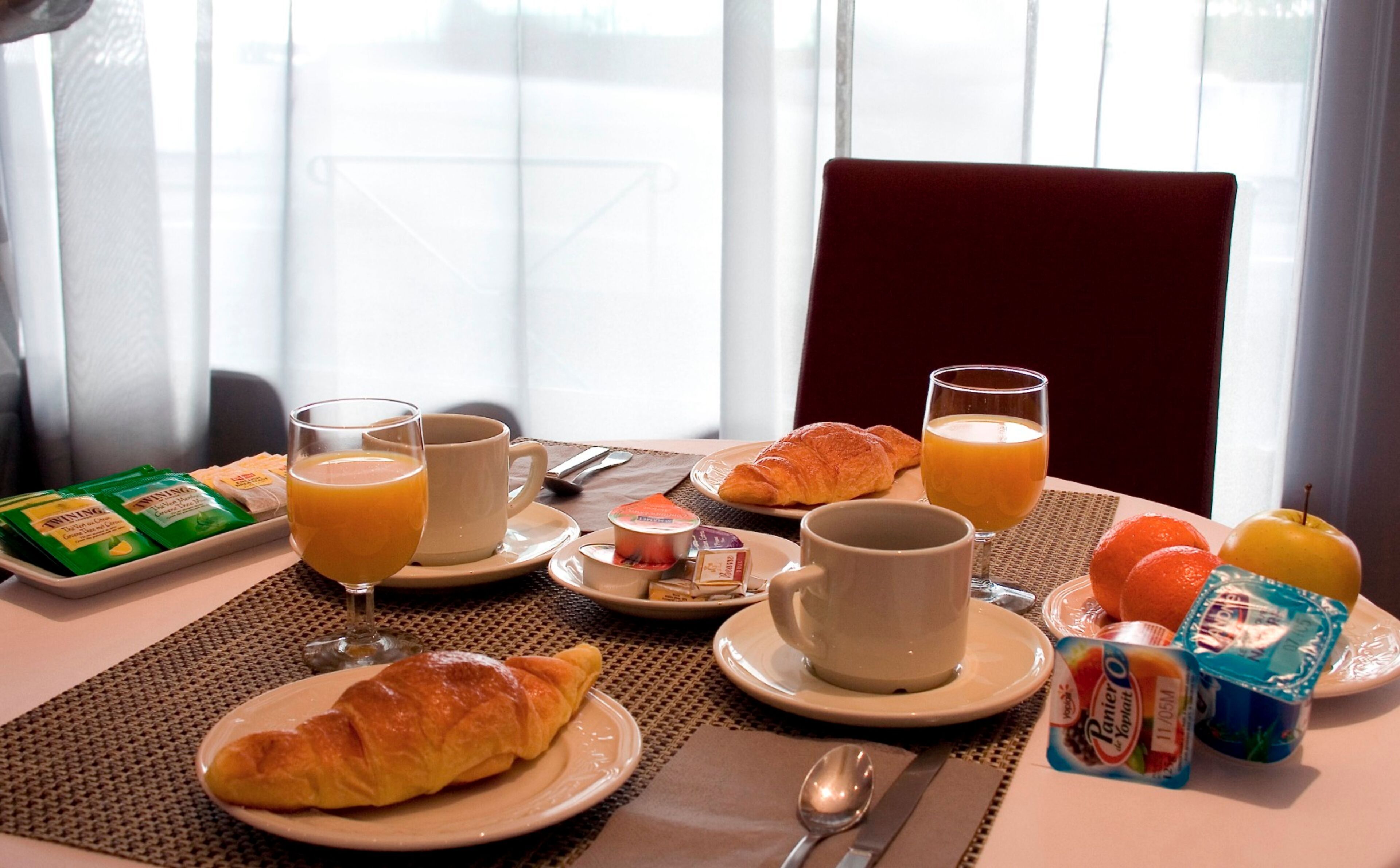 daily continental breakfast (eur 9 per person)