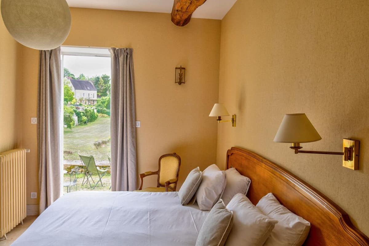 deluxe room, 1 bedroom, non smoking, terrace | 1 bedroom, in-room safe, desk, iron/ironing board