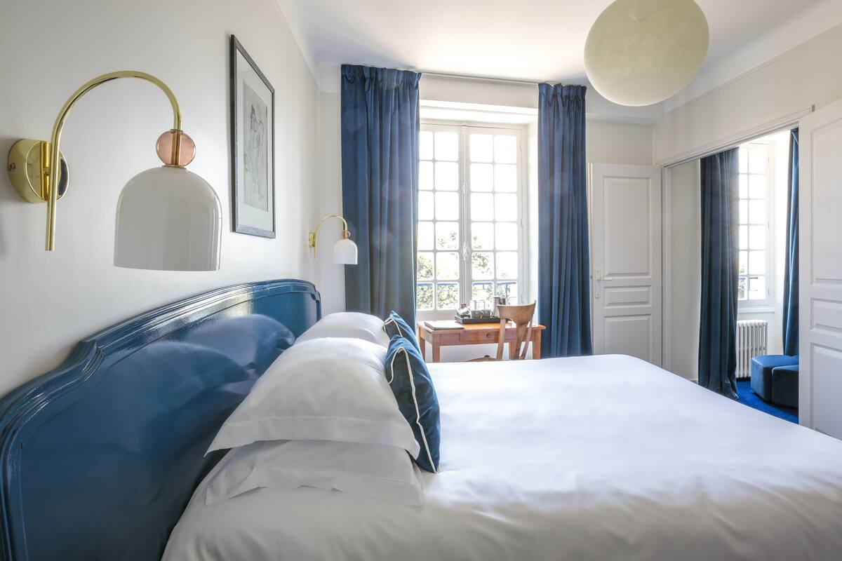 standard suite | 1 bedroom, in-room safe, desk, iron/ironing board