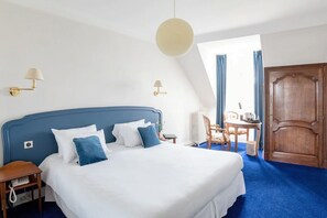 Standard-Doppelzimmer | Zimmersafe, Schreibtisch, Bügeleisen/Bügelbrett, kostenloses WLAN