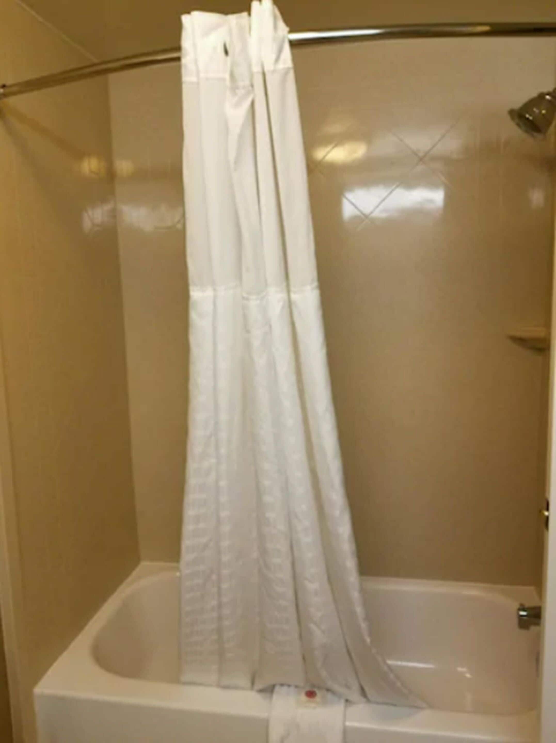 standard room, 1 king bed, non smoking | bathroom | free toiletries, hair dryer, towels