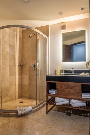 Shower, free toiletries, hair dryer, towels