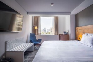 Deluxe Suite, 1 King Bed | Down comforters, in-room safe, desk, blackout drapes - Hilton Garden Inn Mexico City Polanco (Mexico City)