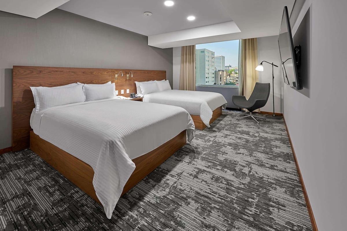 Down duvets, in-room safe, desk, blackout curtains