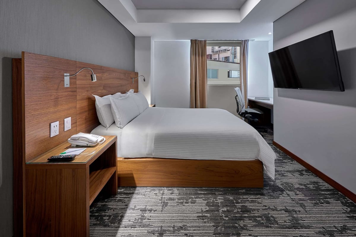 Down duvets, in-room safe, desk, blackout curtains