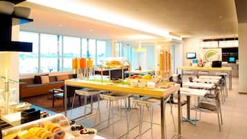 Free daily continental breakfast
