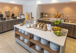 Free daily buffet breakfast  - Residence Inn by Marriott Amelia Island (Fernandina Beach)
