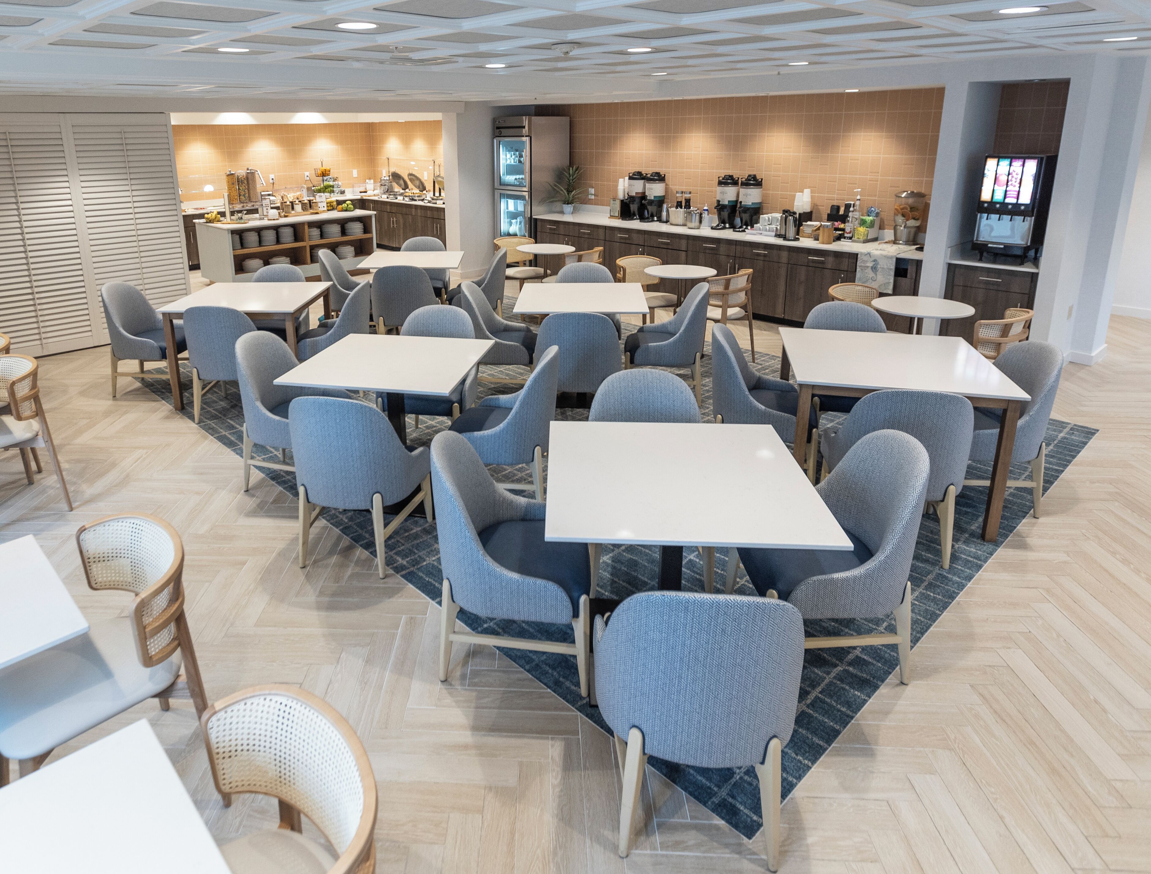 包含每日自助早餐