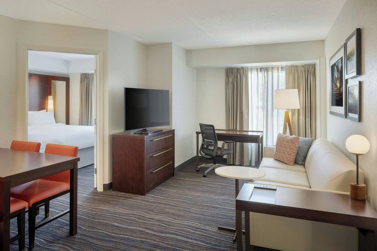Hypo-allergenic bedding available, in-room safe, desk, laptop workspace