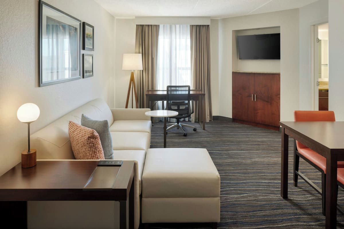 Executive Suite, 1 Bedroom, Corner | Hypo-allergenic bedding available, in-room safe, desk, laptop workspace