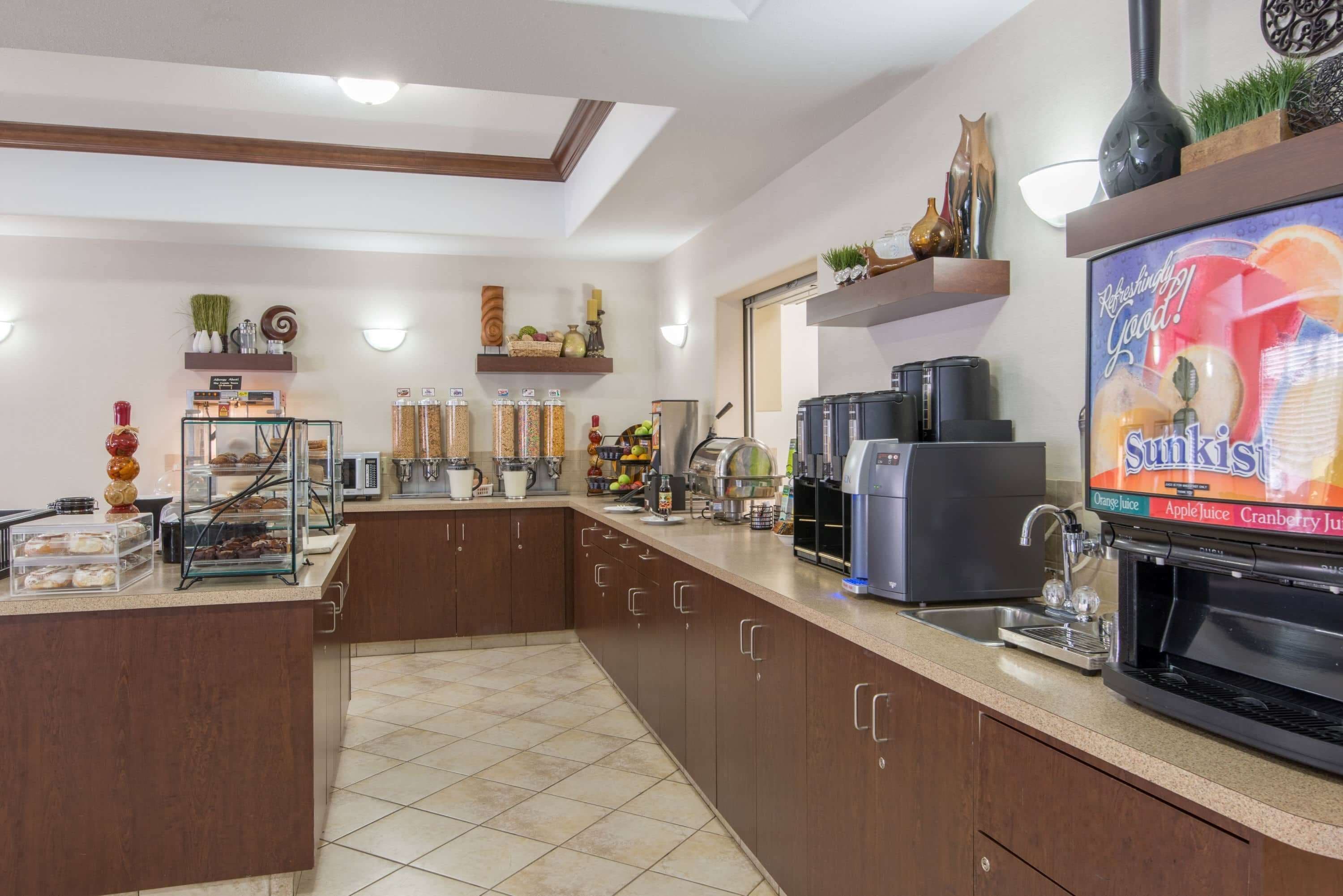 Free daily continental breakfast