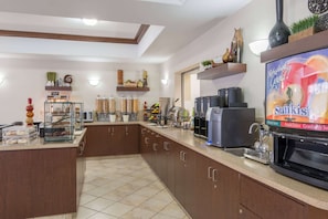 Desayuno continental gratuito y diario