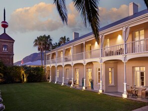 Vista frontal de la propiedad