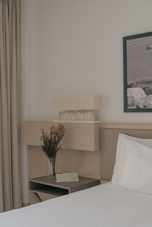 Premium bedding, minibar, in-room safe, desk - Capovaticano Resort Thalasso Spa (Ricadi)