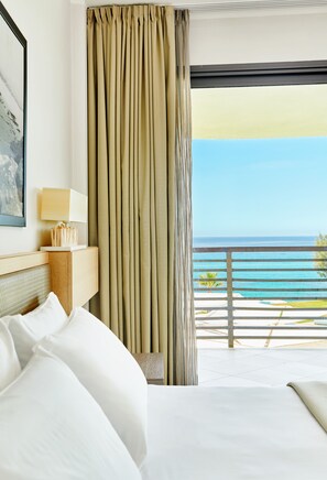 Premium bedding, minibar, in-room safe, desk - Capovaticano Resort Thalasso Spa (Ricadi)
