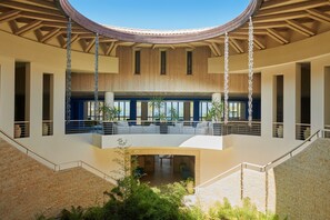 A spacious atrium with a high ceiling, multiple levels, and hanging chains. - Capovaticano Resort Thalasso Spa (Ricadi)