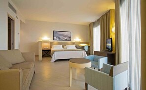 Premium bedding, minibar, in-room safe, desk - Capovaticano Resort Thalasso Spa (Ricadi)