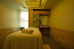 Couples treatment room(s), sauna, hot tub, steam room - Capovaticano Resort Thalasso Spa (Ricadi)