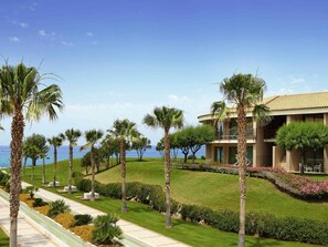 Premium bedding, minibar, in-room safe, desk