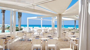 2 restaurants, breakfast served