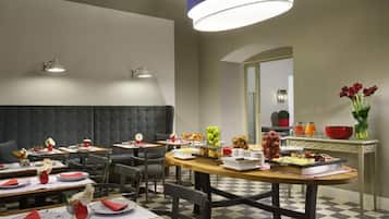 Desayuno continental incluido todos los días