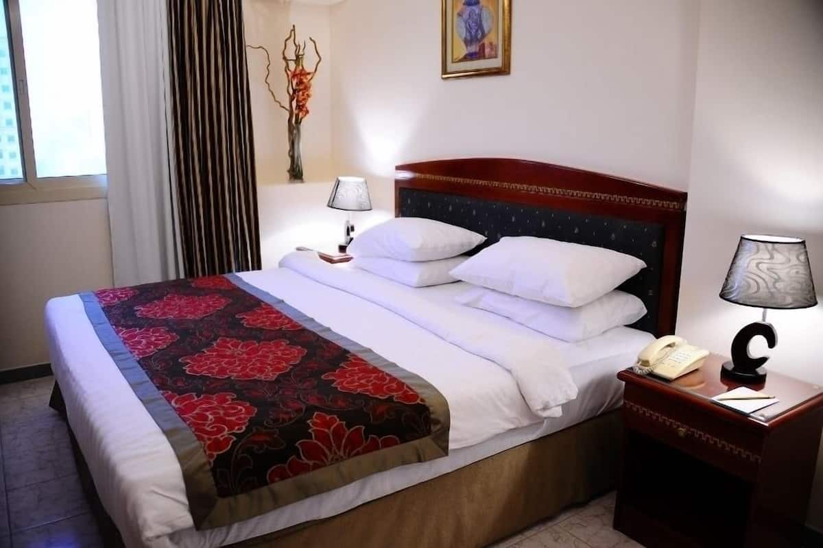 1 chambre, coffres-forts dans les chambres, bureau
