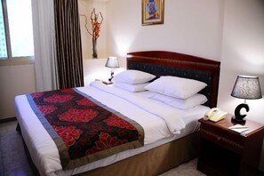 1 Schlafzimmer, Zimmersafe, Schreibtisch, schallisolierte Zimmer