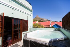 Bồn tắm spa ngoài trời