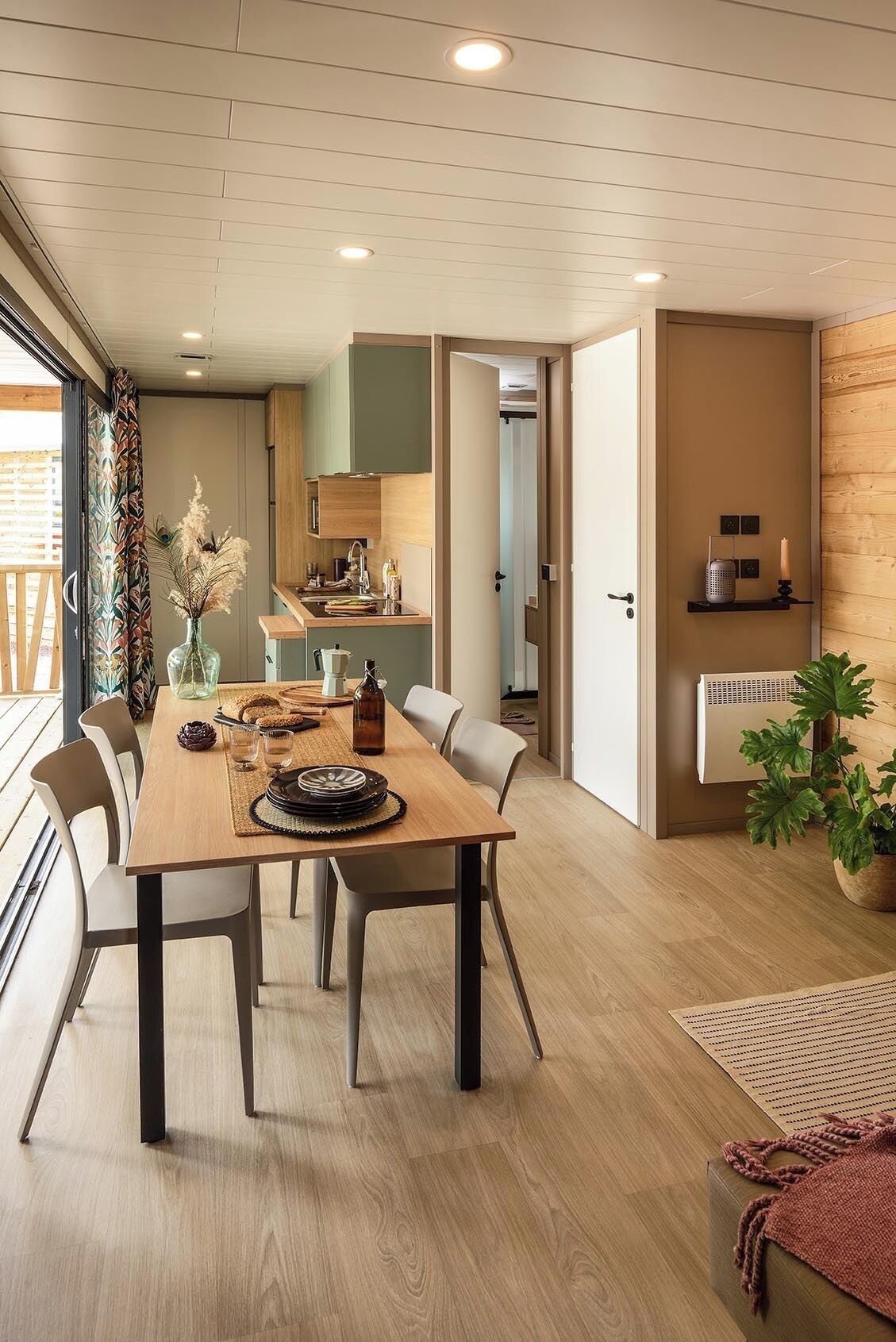 Basic Chalet, 1 Bedroom (5 pers) | Living area | Flat-screen TV