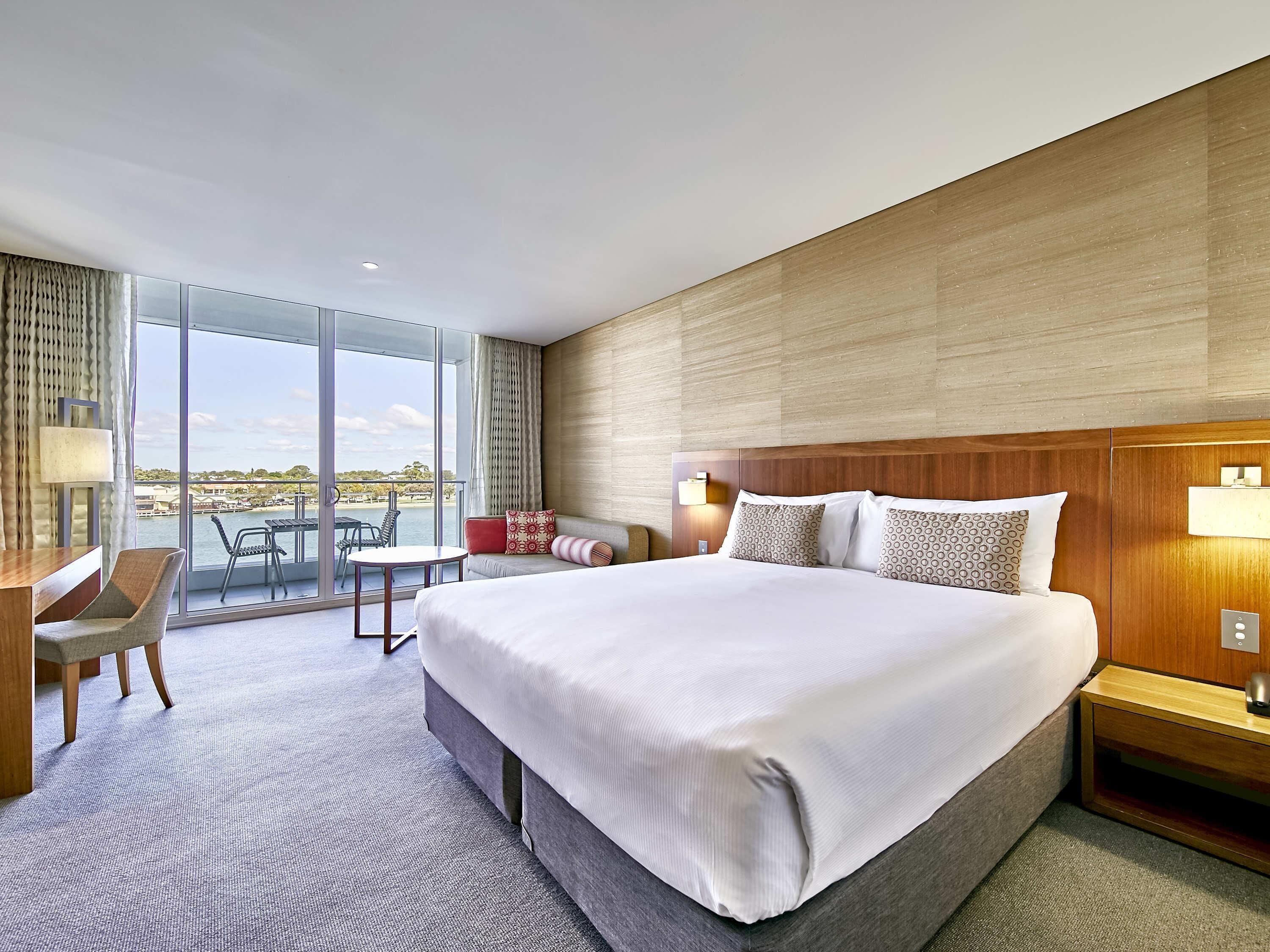 Superior Room, 1 King Bed (Water view)