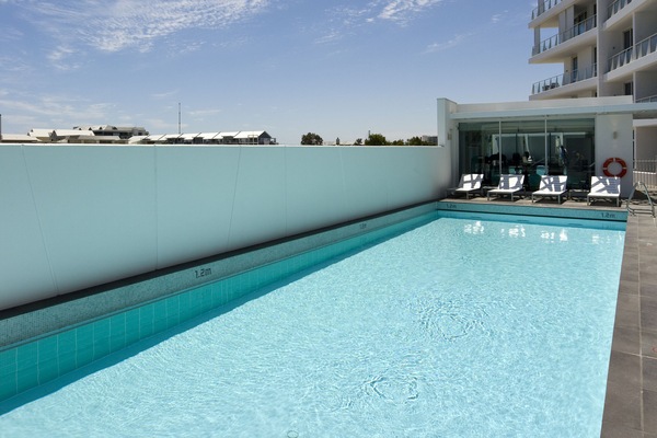 Exercise/lap pool