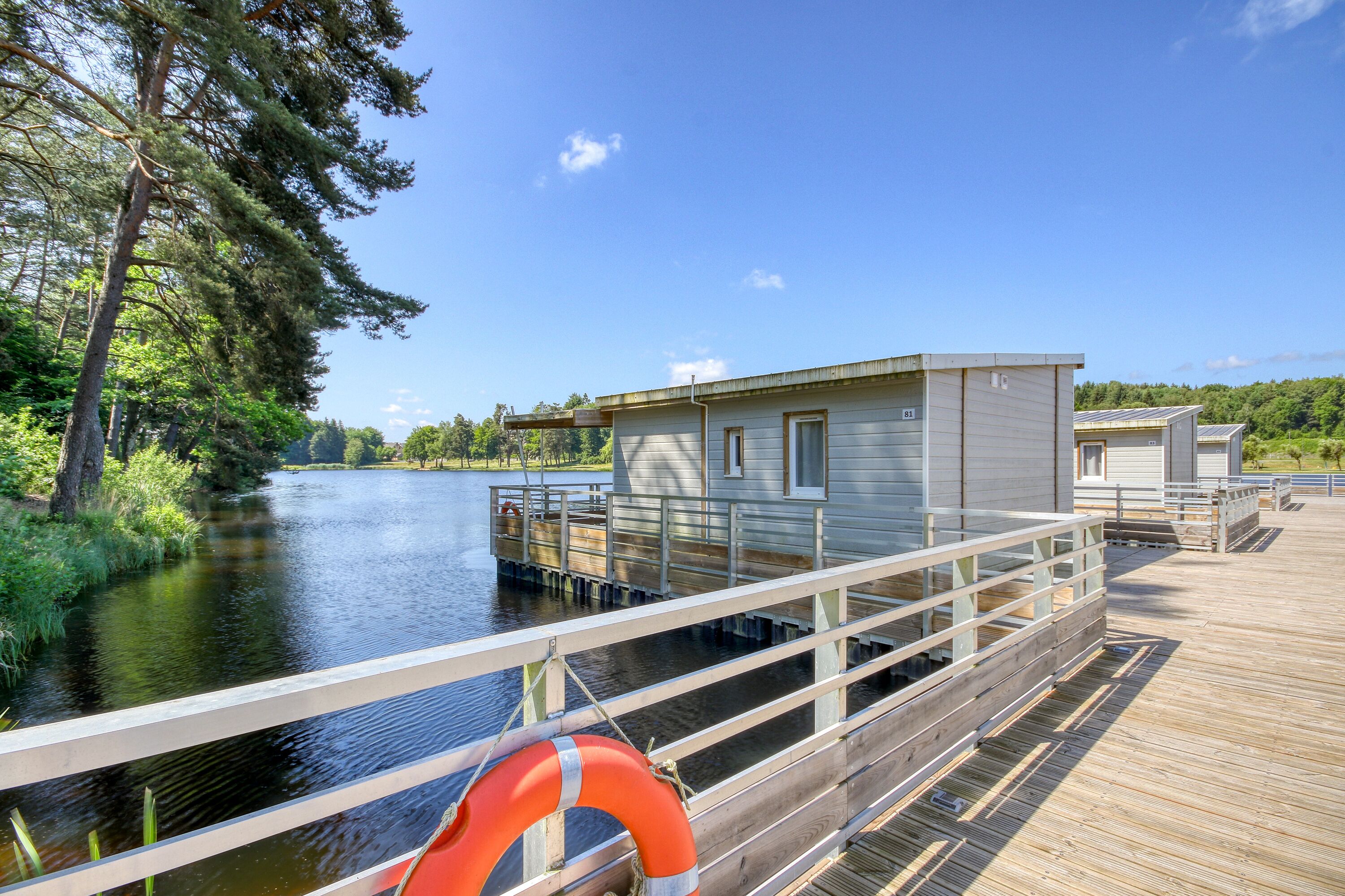 بديكورات فريدة لكل غرفة وطراز فريد لكل وحدة وملاءات أسرّة