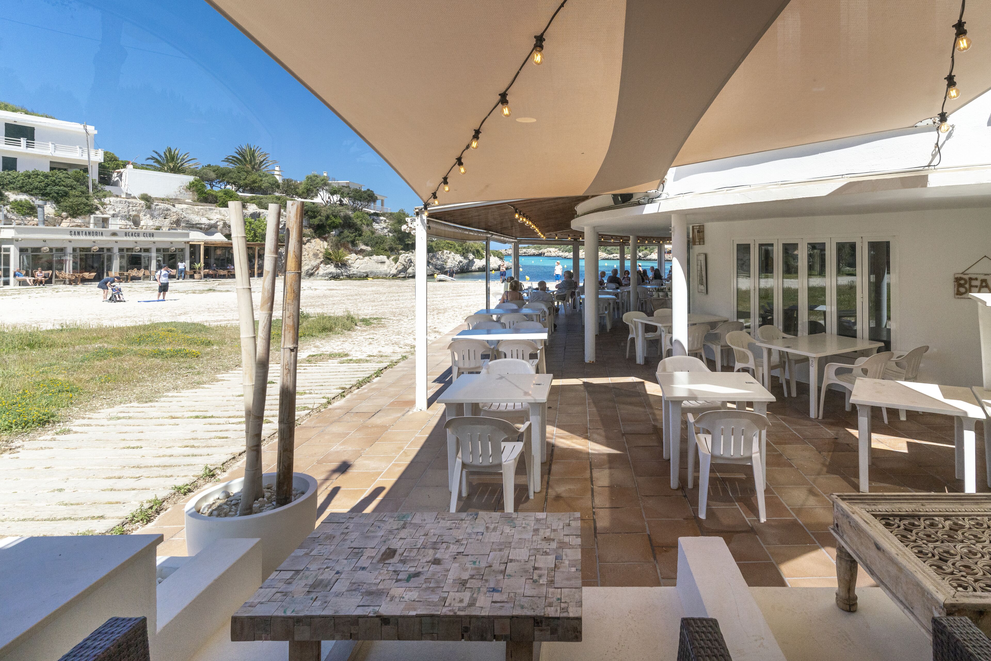 Déjeuner et dîner servis sur place