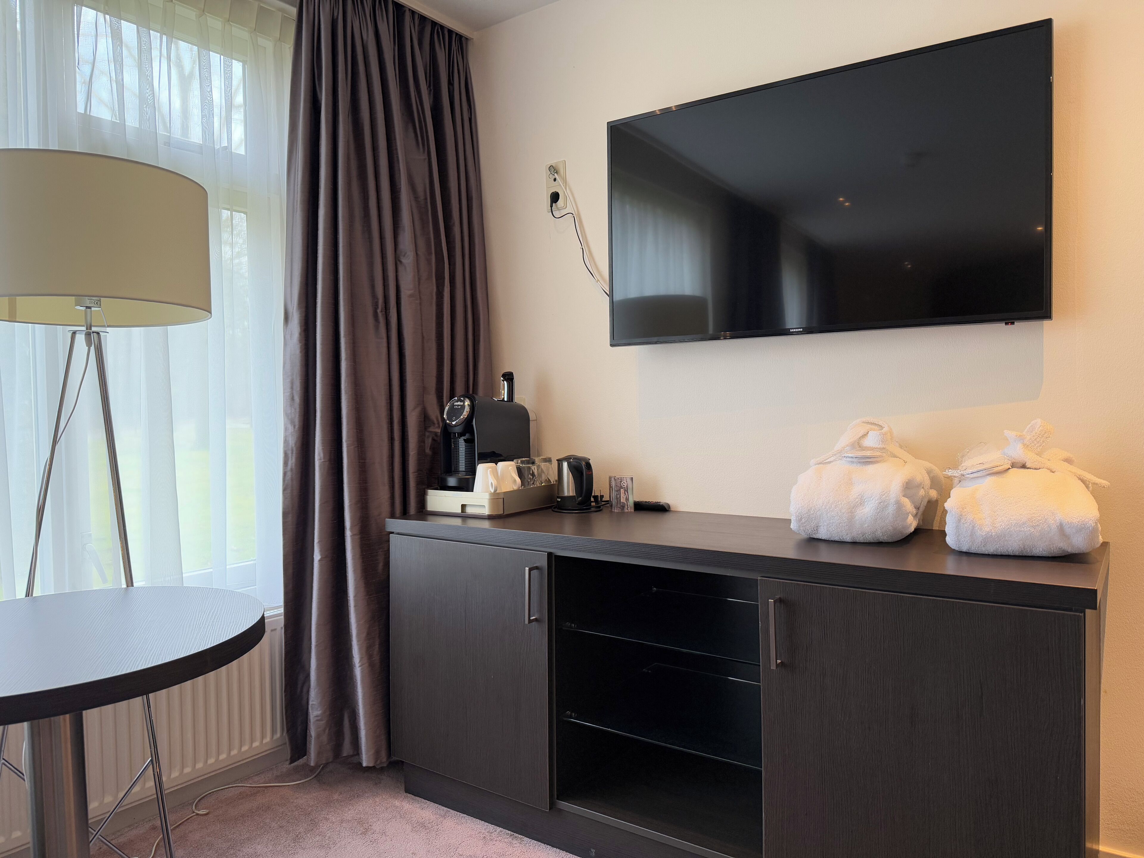 superior double room | 1 bedroom, minibar, in-room safe, desk