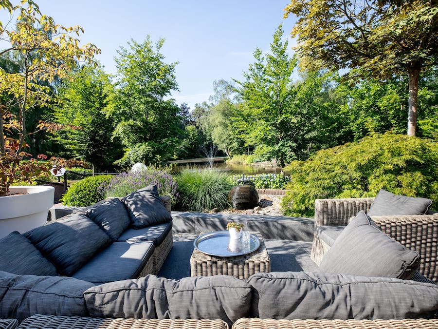 Breakfast, lunch and dinner served