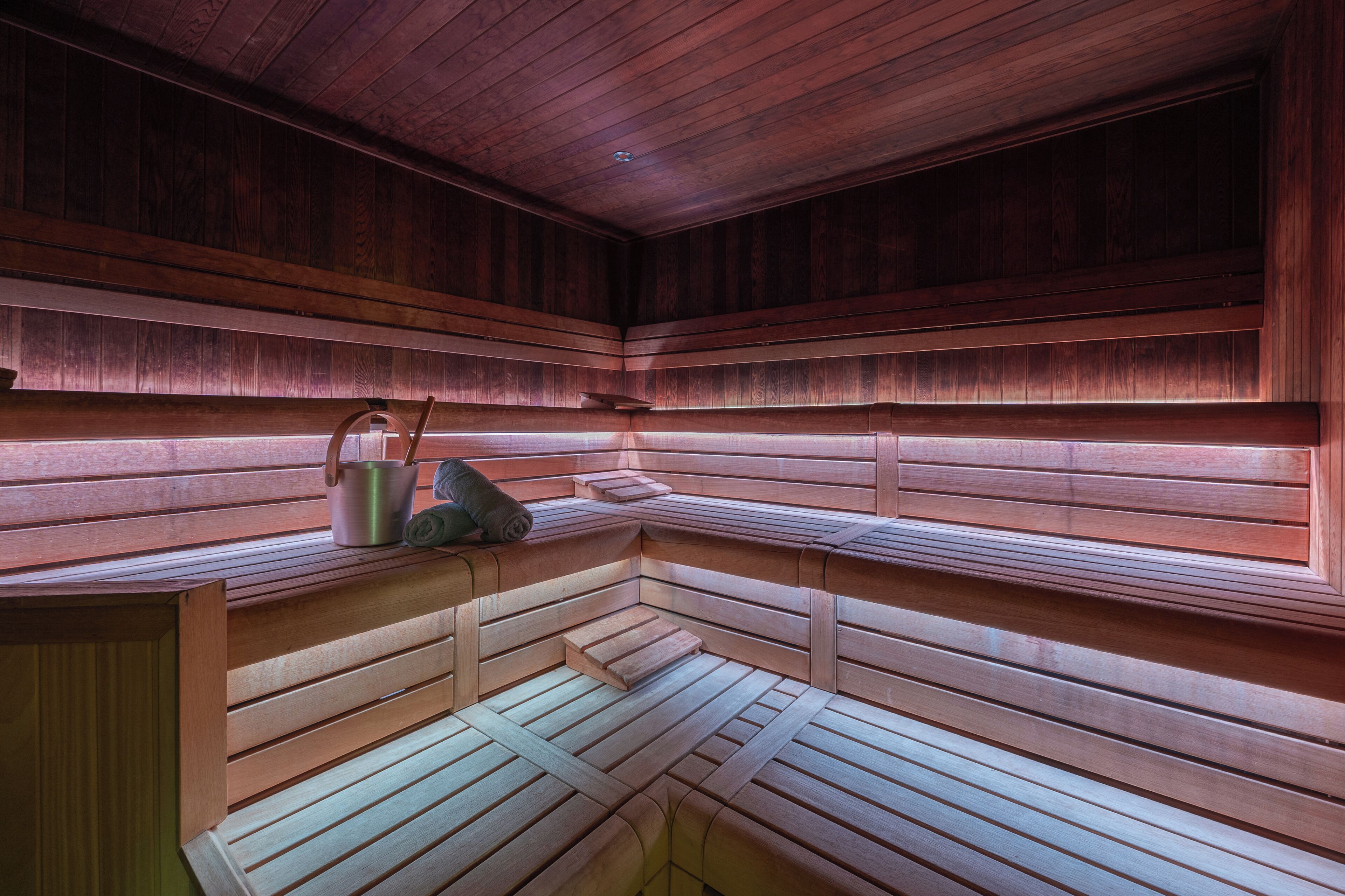 sauna, hot tub, steam room, hot stone massages, deep-tissue massages