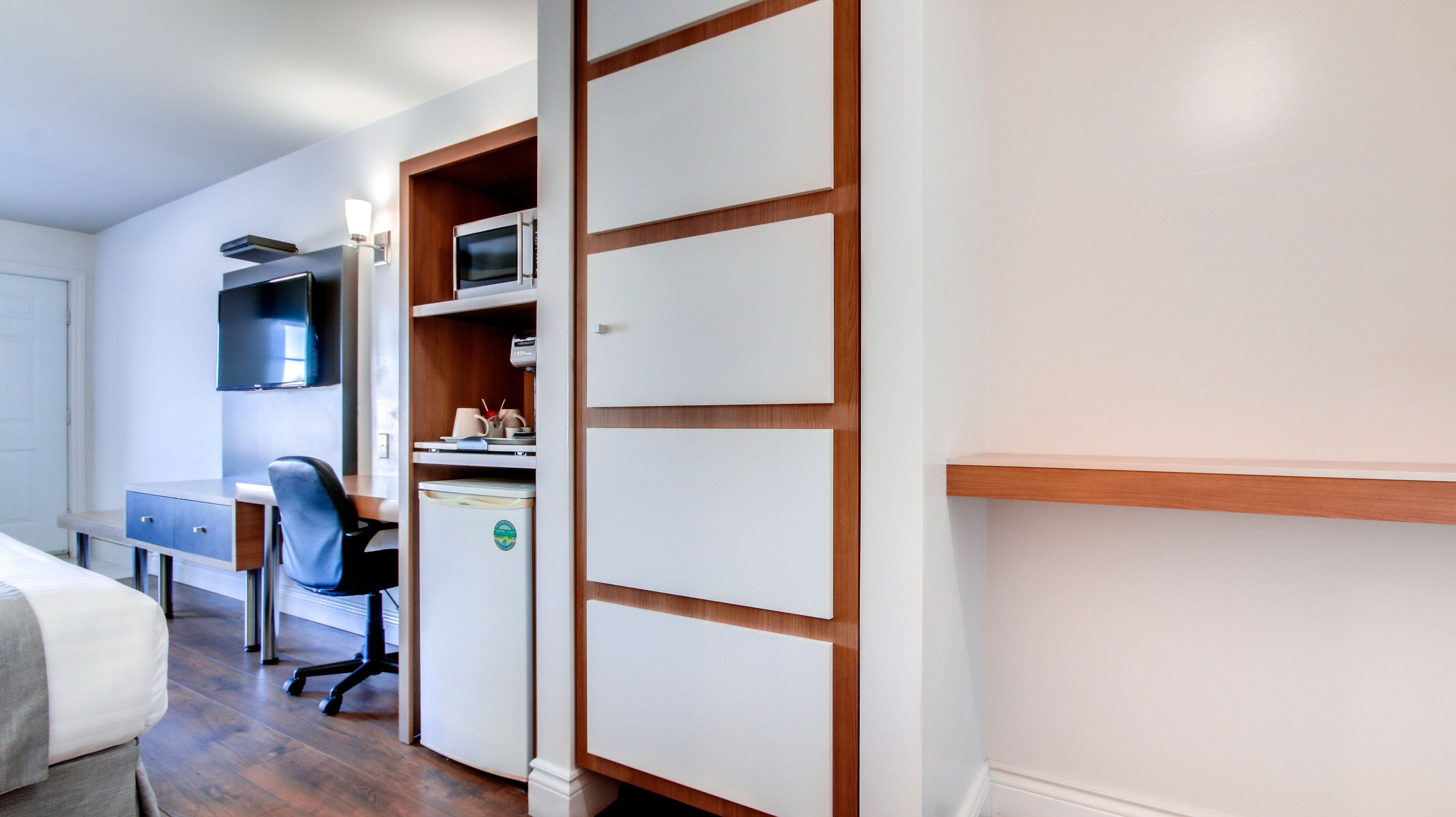 deluxe room, ground floor | desk, blackout curtains, soundproofing, iron/ironing board