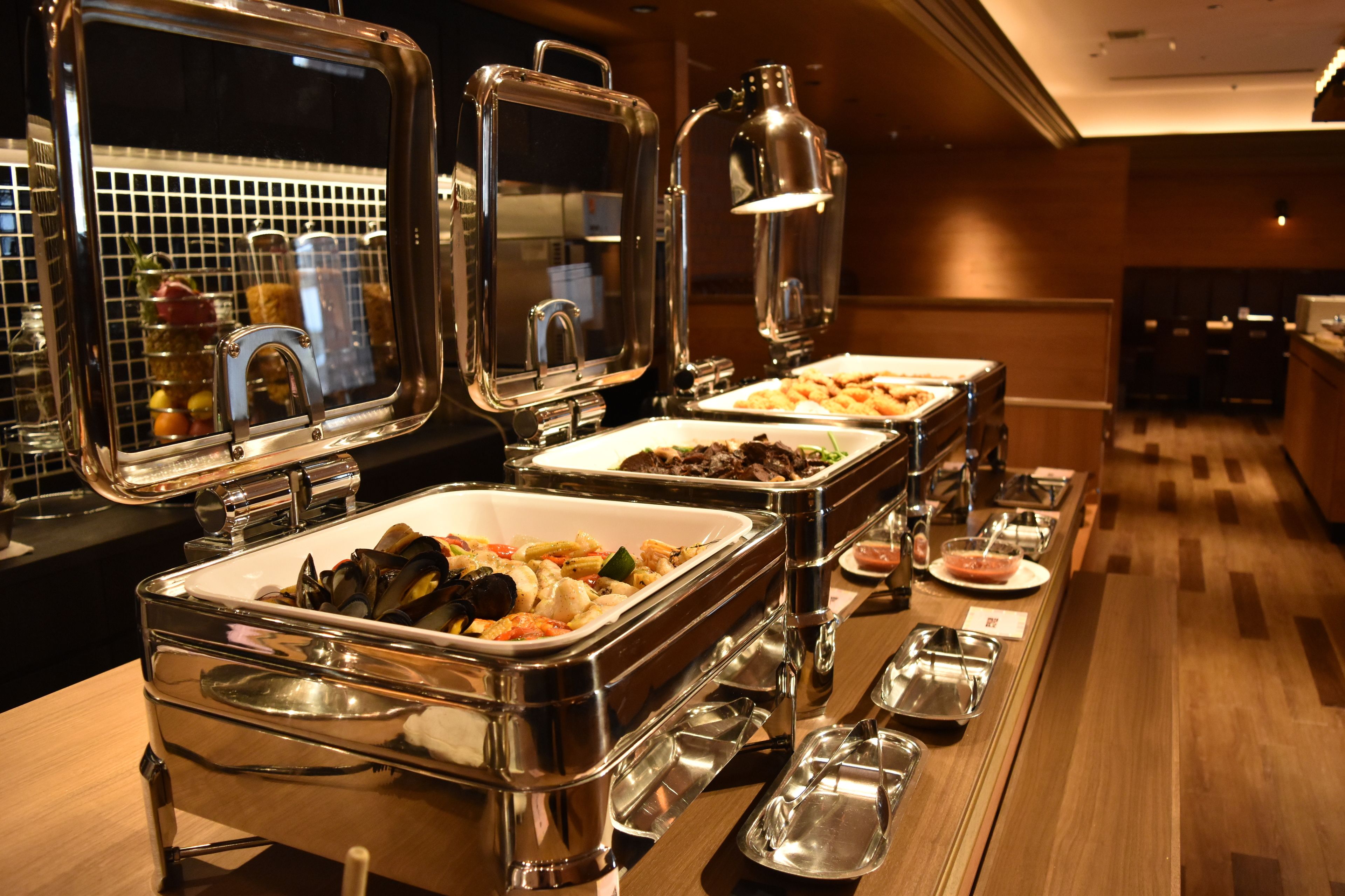 daily buffet breakfast (jpy 1980 per person)