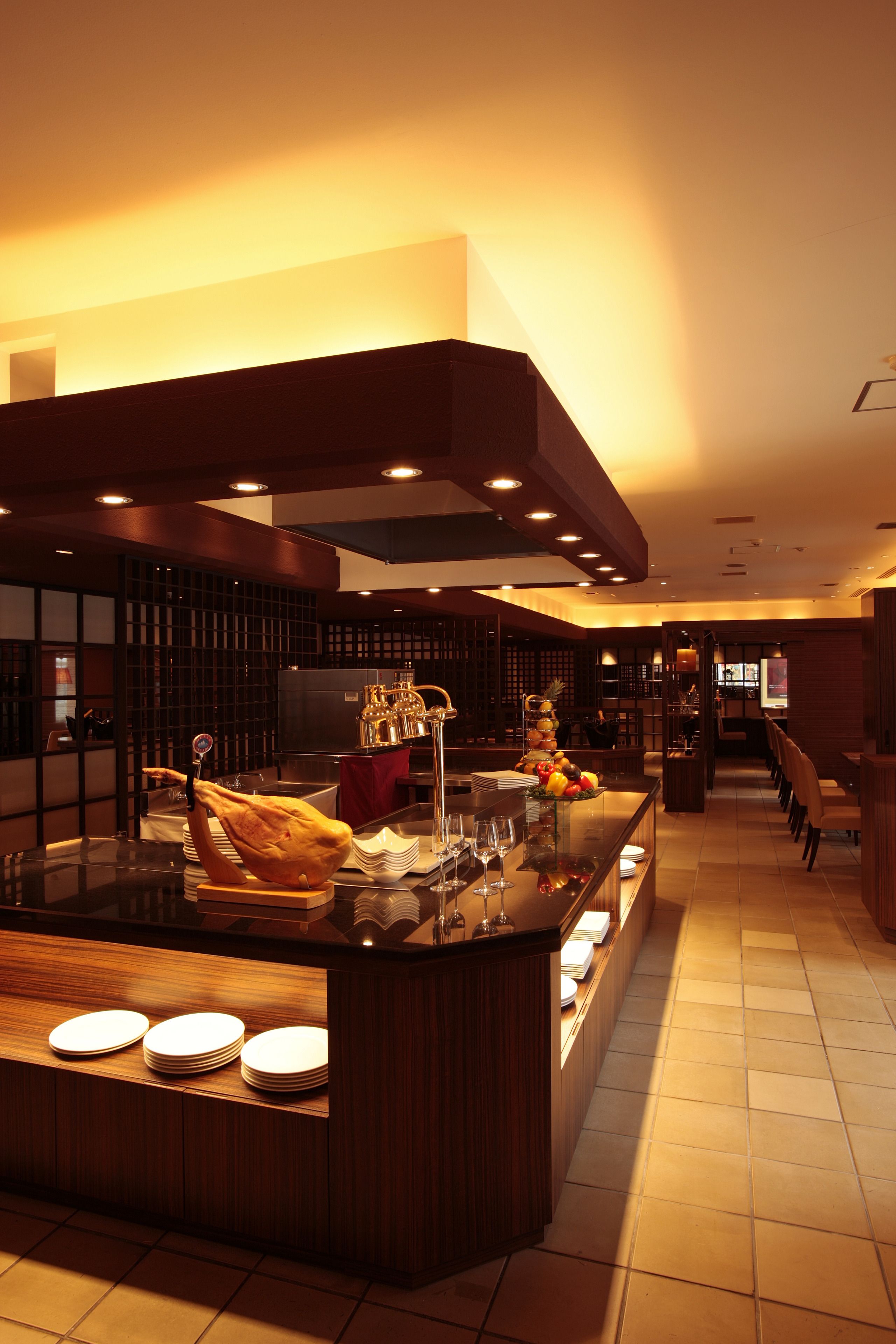 breakfast, lunch, dinner served; international cuisine