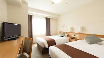 Premium bedding, down comforters, in-room safe, desk