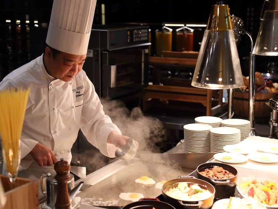 Daily buffet breakfast (JPY 1980 per person)