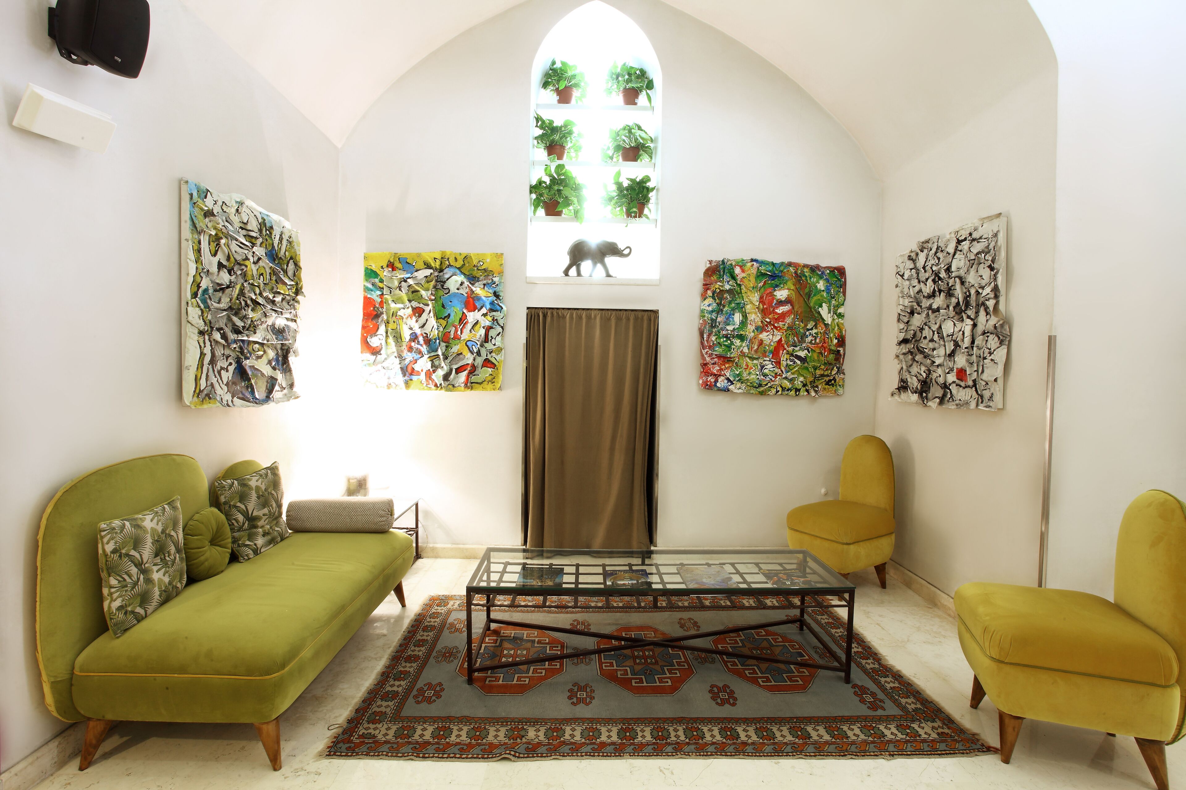 classic single room | lobby sitting area