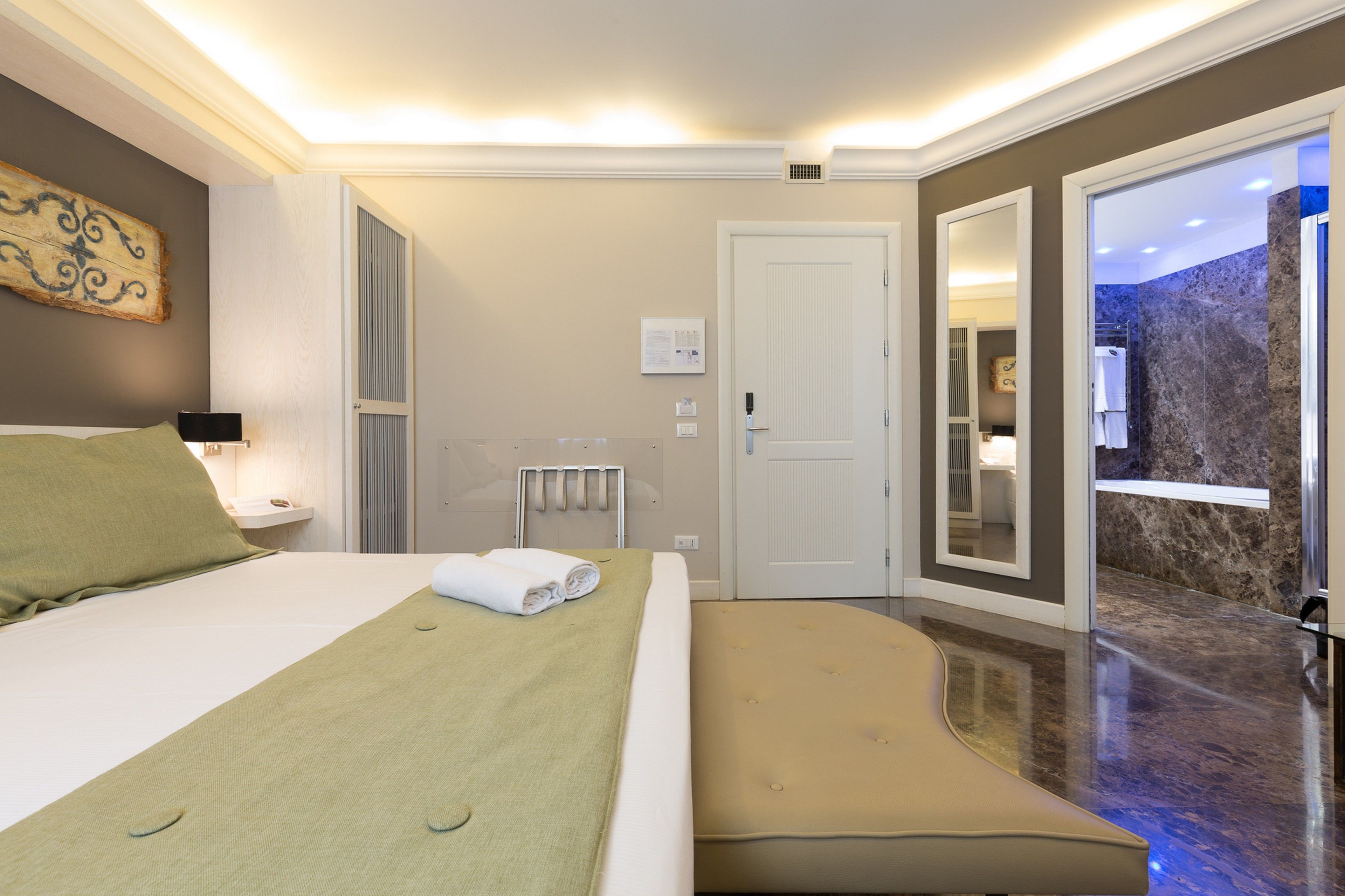 junior suite | minibar, in-room safe, desk, blackout curtains