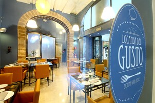 Breakfast, lunch and dinner served