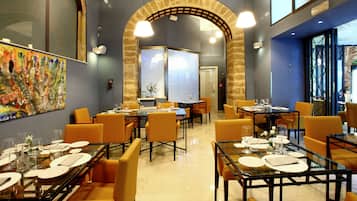 Colazione a buffet, servita tutte le mattine (15 EUR a persona)