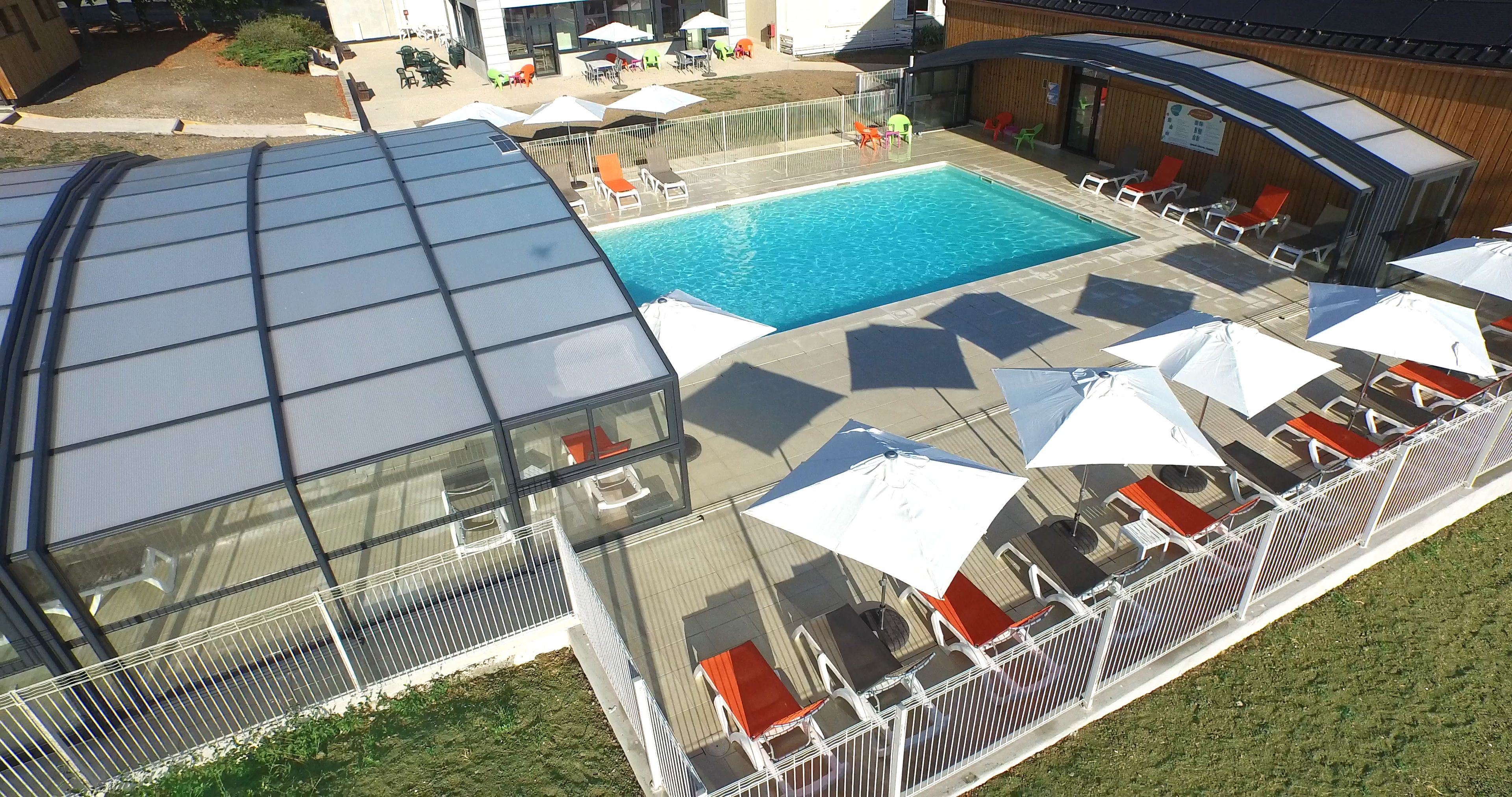 Una piscina cubierta